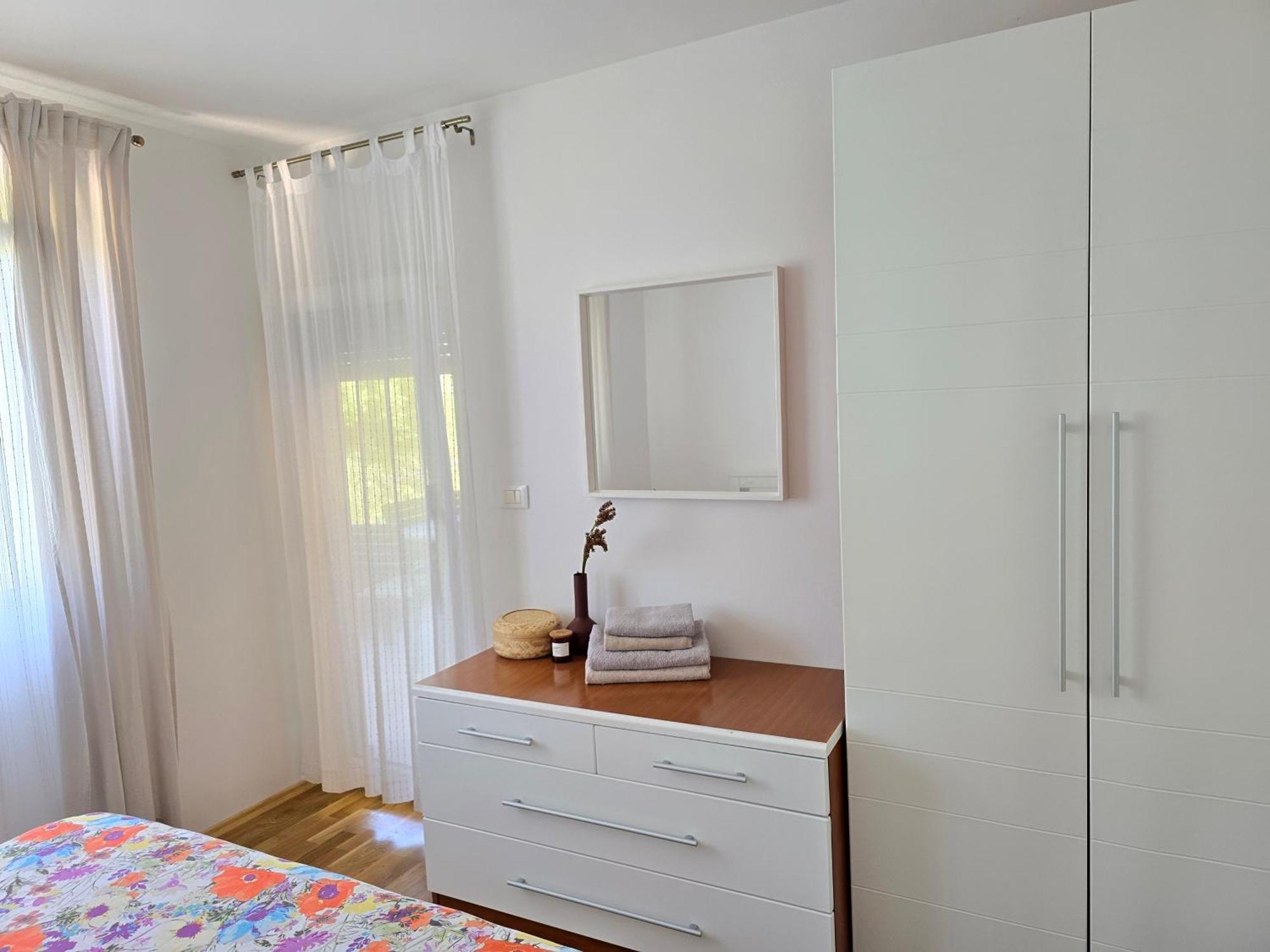 Olive Garden, Apartment With A Private Pool 班约勒 外观 照片