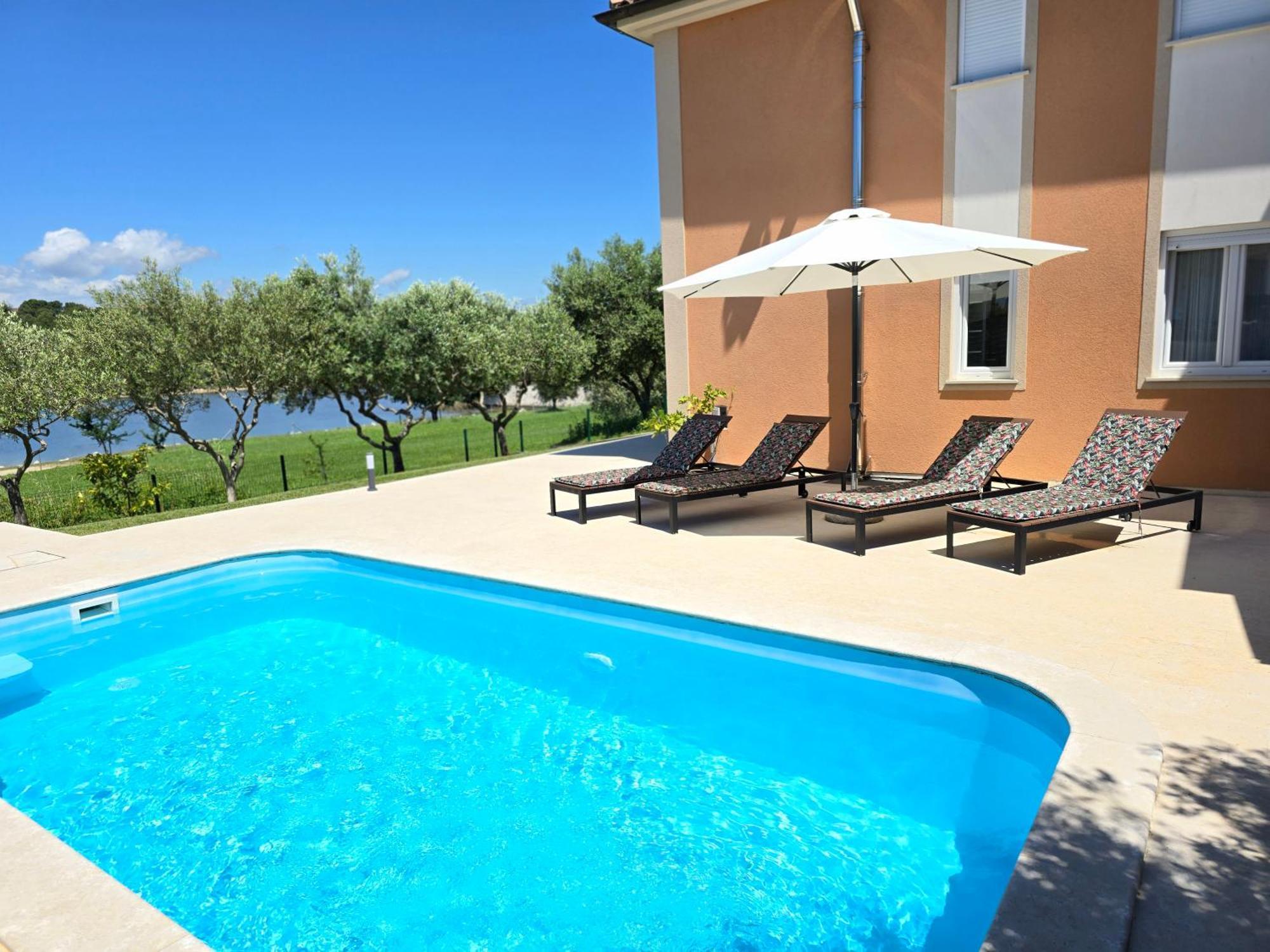 Olive Garden, Apartment With A Private Pool 班约勒 外观 照片