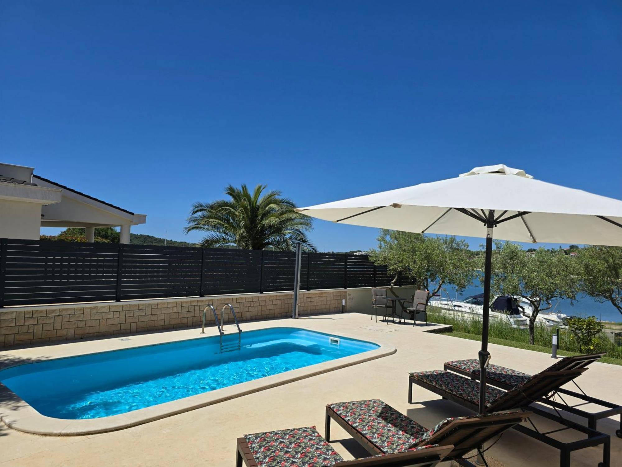Olive Garden, Apartment With A Private Pool 班约勒 外观 照片